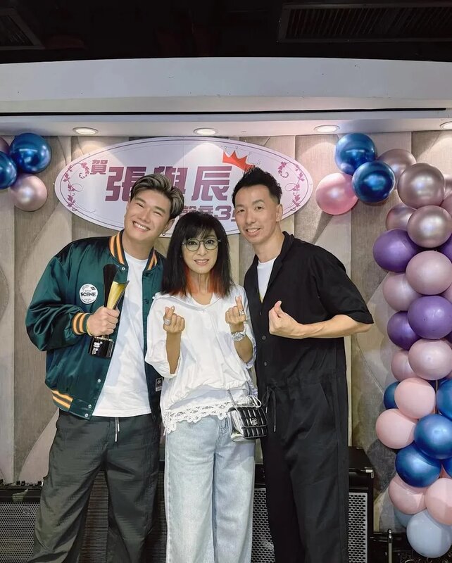 3 張與辰在《中年好聲音3》獲獎後決定留港發展，Kelvin亦相伴，他們早前在聚會上與米.jpg