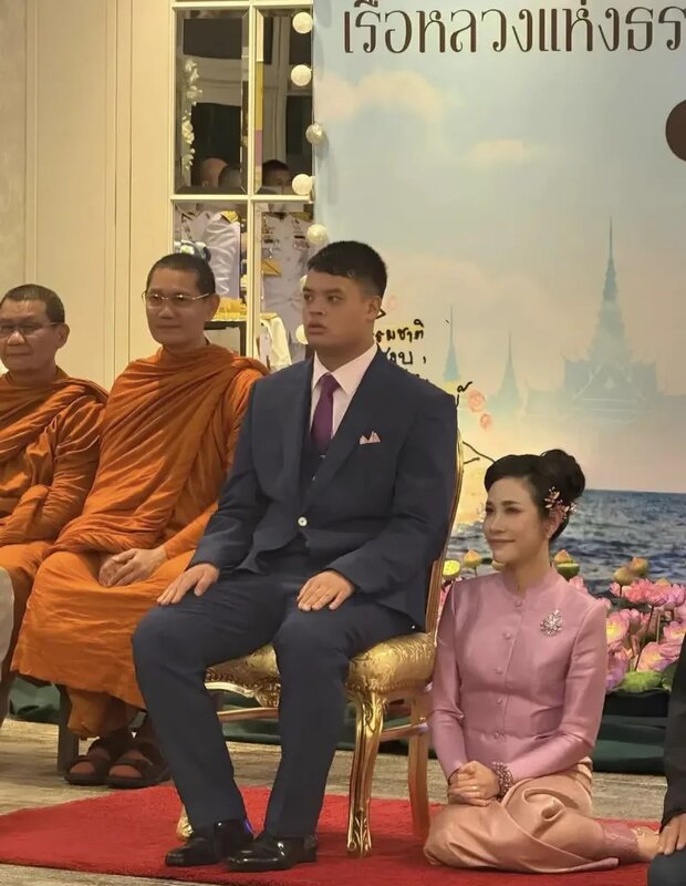 3 近期提幫功王子出席一場在德國慕尼黑的活動，陪同他出席的竟然不是王后而是貴妃。.jpg