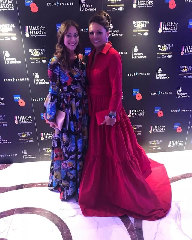 5  父母不幸早逝，何家華與妹妹相依為命，感情要好。.jpg