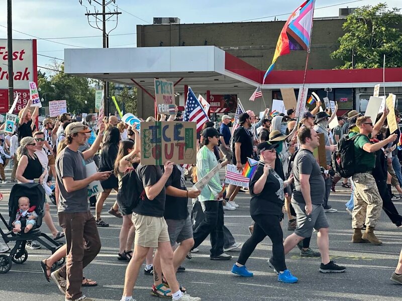 3 當時正舉行反特朗普的「No Kings」大規模示威.jpg