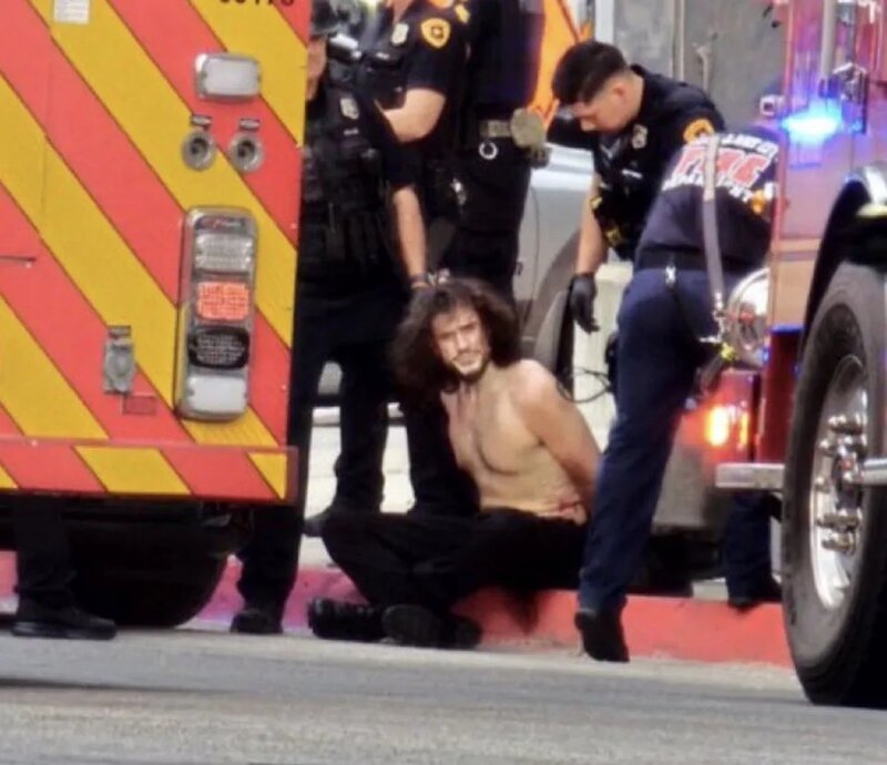 2 警方拘捕一名疑犯。（網傳相片）.jpg