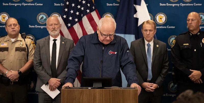 2 州長沃爾茲（Tim Walz）形容事件為「針對性的政治暴力」.jpg