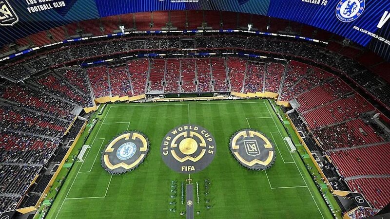 1  車路士鬥洛杉磯FC，場面非常冷清。.jpg