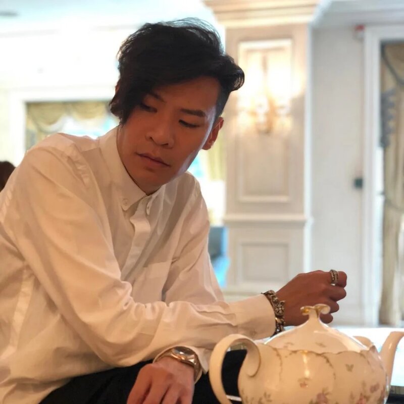 3 鄧智偉昔日曾是TVB音樂高層，負責所有節目的配樂及音效，但於2013年離巢發展。.jpg