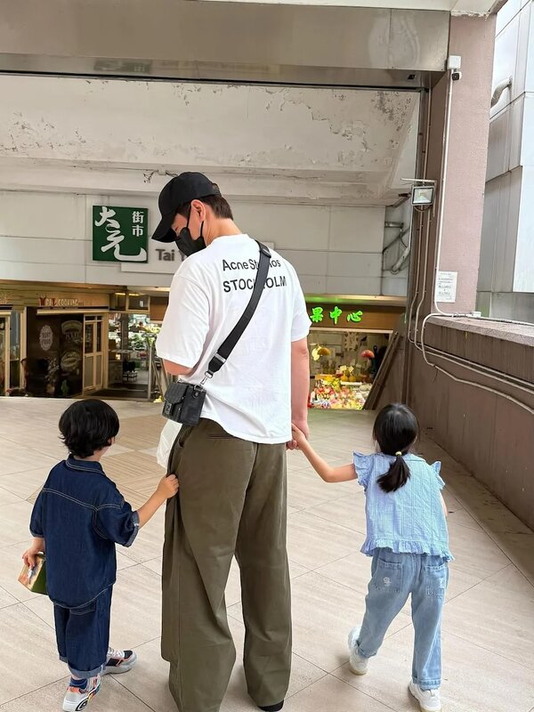 3 羅子溢帶子女逛街市買餸.jpg