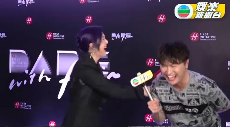 2 引起全場爆笑。（TVB娛樂新聞台截圖）.jpg