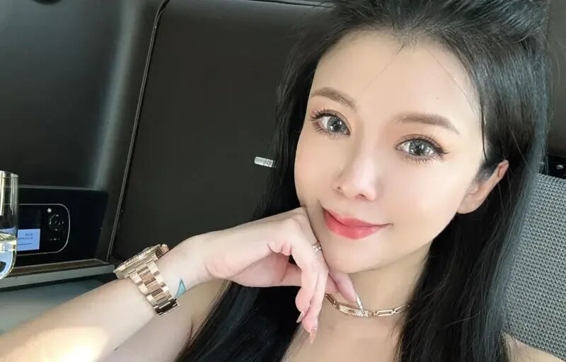 1 ▲36歲網紅鄒佩君（如圖）升格當阿嬤了，她過去曾分享自己的坎坷人生，15歲就開始工.jpg