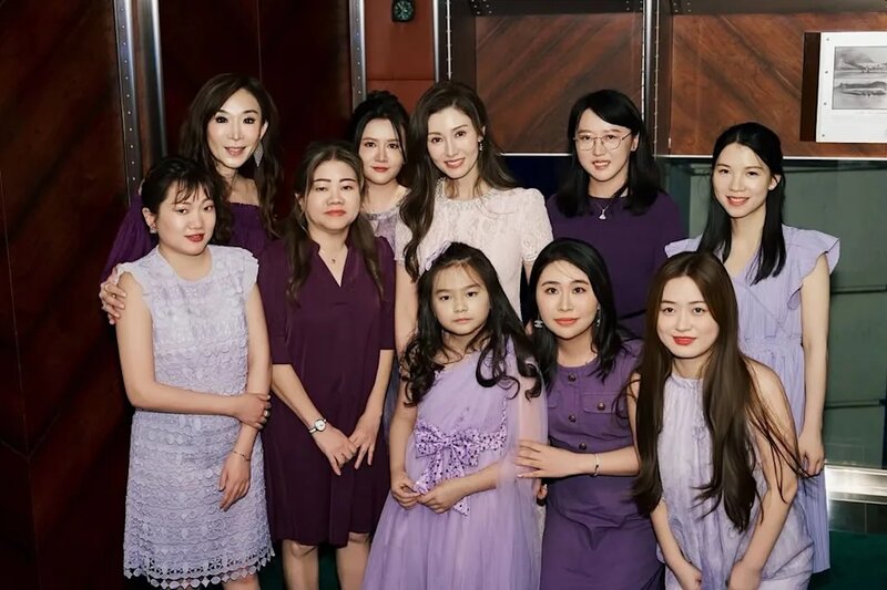 2 李嘉欣生日獲粉絲安排慶生。.jpg