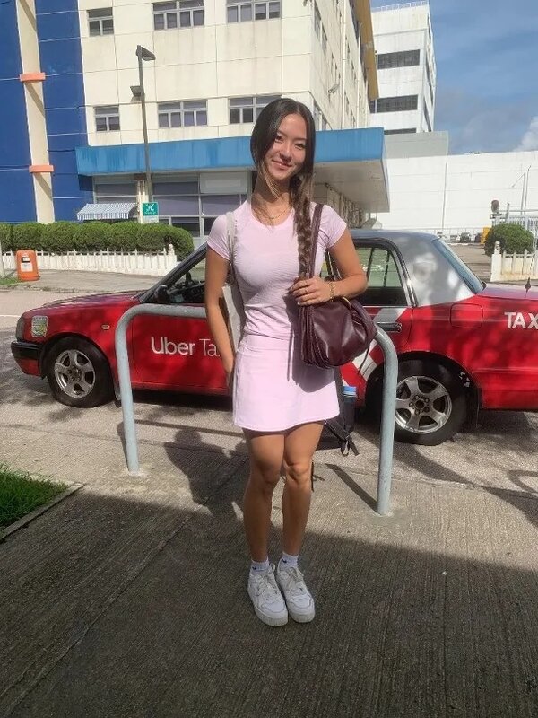 4 Emily Tsoi今年23歲，條頸生得比較長。.jpg