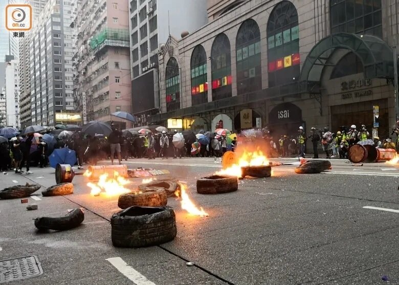 2男暴動罪脫重審罪成 與認罪3人判囚24個月2星期至36個月2星期.jpg