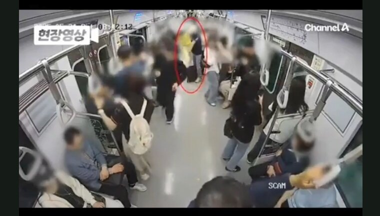 南韓首爾地鐵縱火案影片曝光 67 歲男潑油點火釀 23 人送院 因不滿離婚判決犯案.jpg