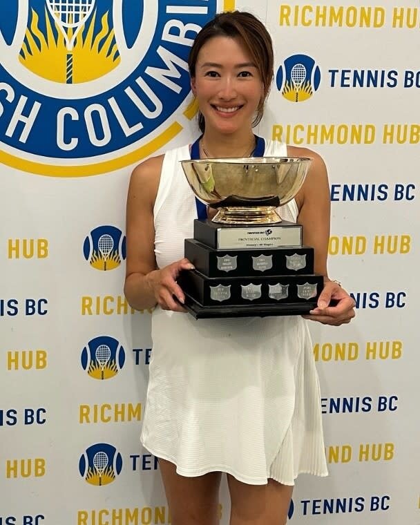 2 謝婷婷依家係網球大師賽冠軍級選手。.jpg