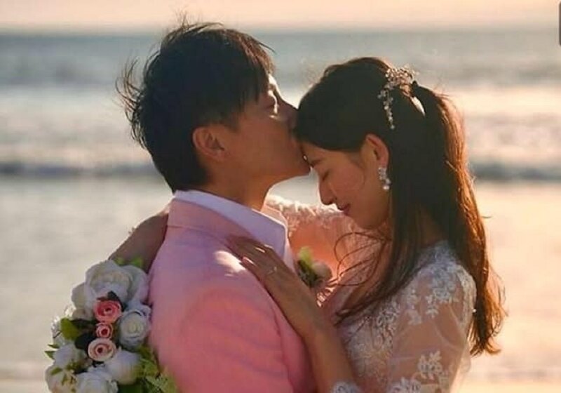 3 小方與太太葉萱於情人節結婚，今年底將為人父母。.jpg