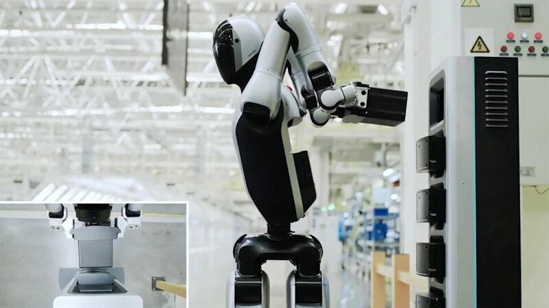 UBTech 開發的 Walker S2 是全球首款可自已更換自身電池的機器人.jpg