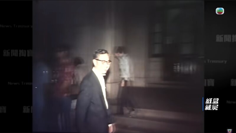 1 1976 年，高院重審紙盒藏屍案，胡鴻烈代表歐陽炳強出庭。 （《新聞掏寶》畫面）.jpg