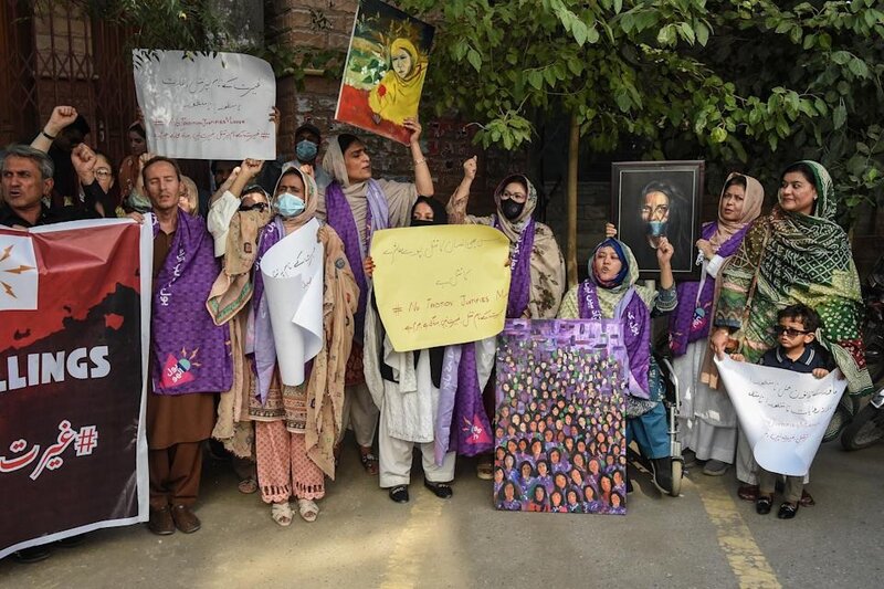 3 數十名社運人士抗議，要求當局徹查事件。.jpg