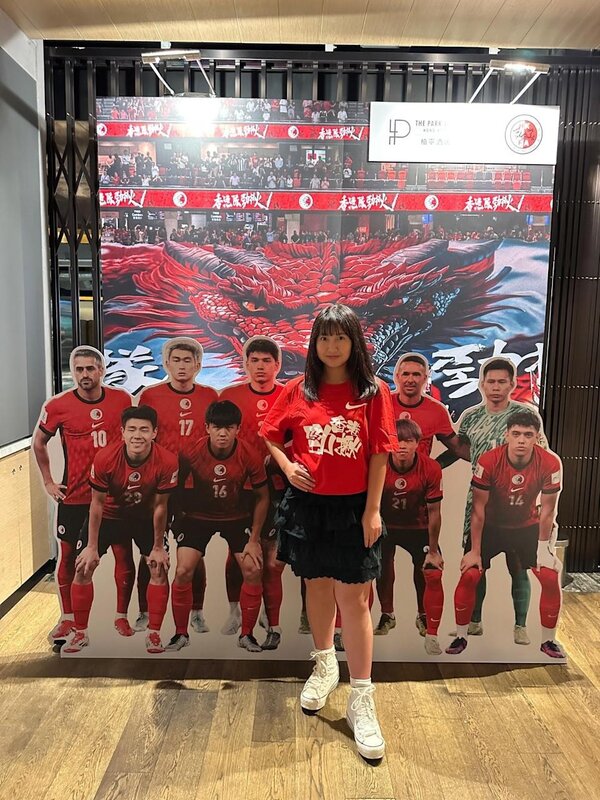 5 Celine趁暑假期間回港，現身支持香港足球。（fb@Celine 楊鎧凝）.jpg