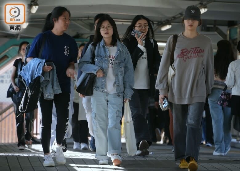 消息指高才子女居港滿2年 符大學資助學額申請資格.jpg