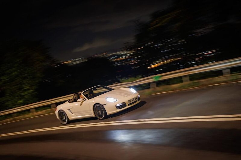 3 鍾愛跑車的 Anthony 享受公路駕駛。（受訪者提供）.jpg