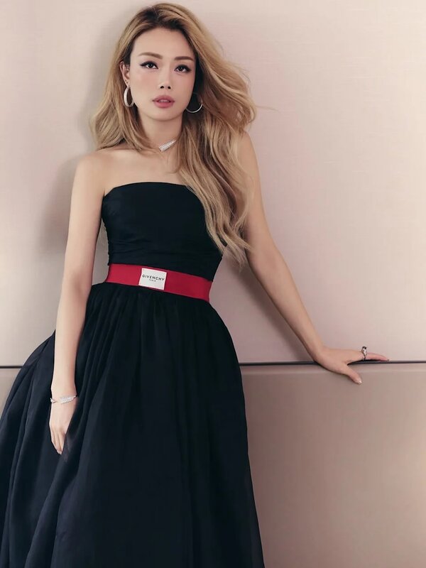 7 容祖兒與空姐撞樣.jpg