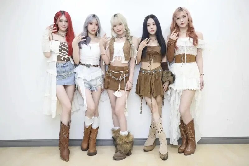 2 ELL&s（如圖）全員Cherry、閃閃、若熙、玉歆、Ashlee出席紅心字會公益活動，談及前.jpg