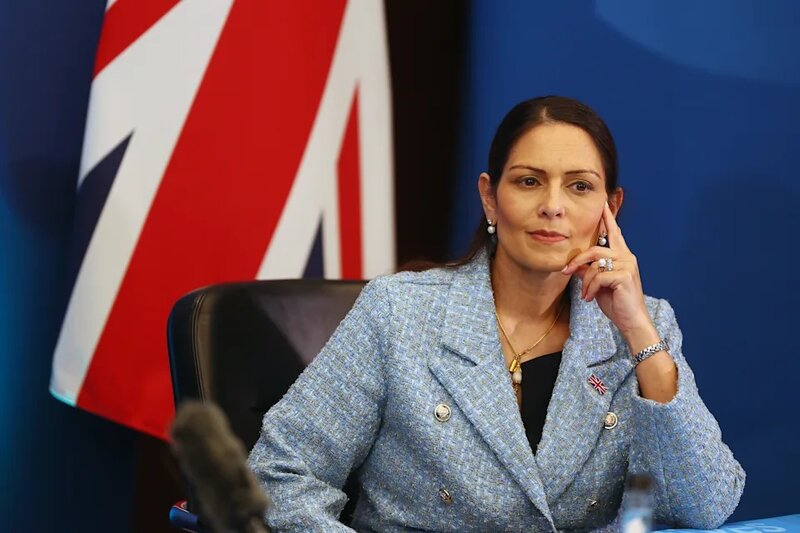 3 時任內政大臣彭黛玲處理移民政策一向強硬，不過賀恩德指她「百分百支持」BN(O) 簽證計劃。.jpg