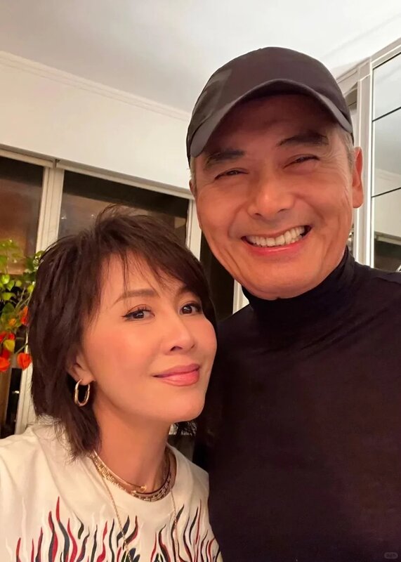 2  劉嘉玲與周潤發合照，網民大讚靚仔靚女。（IG@carinalau1208）.jpg