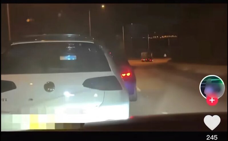 3 片段中後段又有一輛福士揭背車出現。.jpg