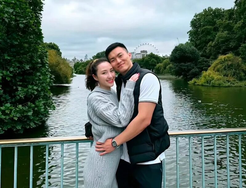 1 何超雲清空與消防隊長未婚夫Douglas合照 惹分手疑雲？.jpg