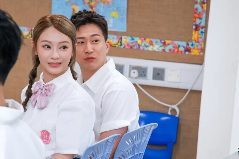 1 女神青春校服Look 有為GM與小鳥Sophie襯到絕.jpg