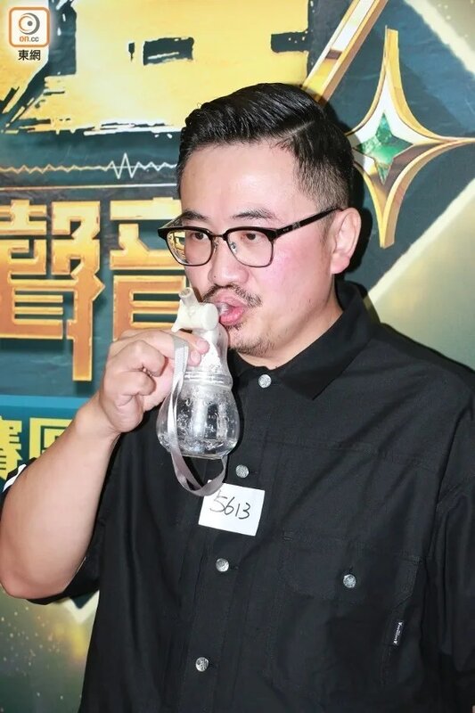 7  李松華現場示範跟韋綺姍學到的吹波大法。.jpg