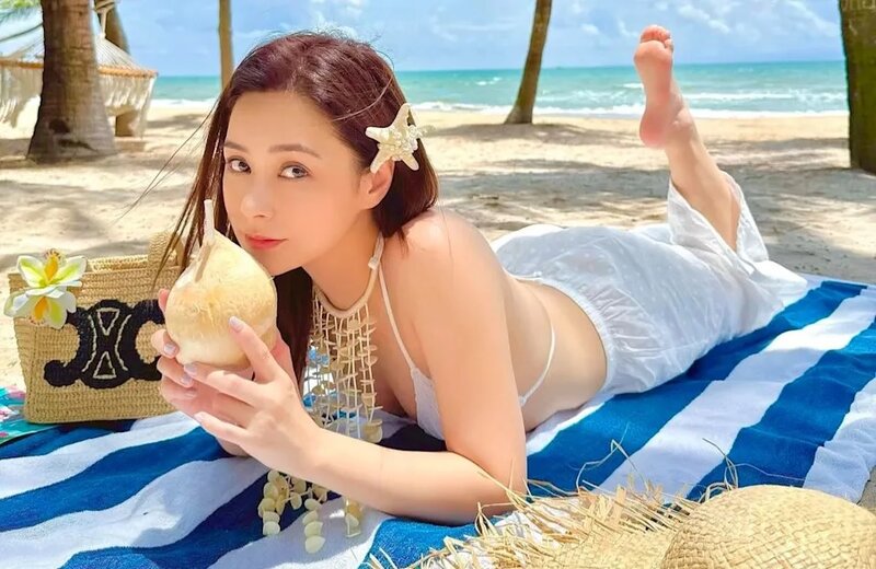 1  44歲阿嬌鍾欣潼罕晒泳裝造型 狀態Fit爆魅力十足獲激讚：仍然是顏值顛峰.jpg