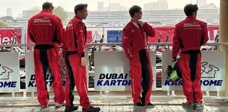 5 換上同款賽車服.jpg