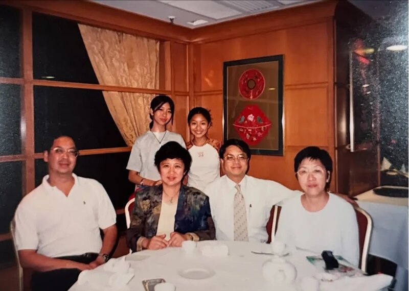 3 鄭融發文透露爸爸離世 貼童年合照悼念「心撕裂了」.jpg