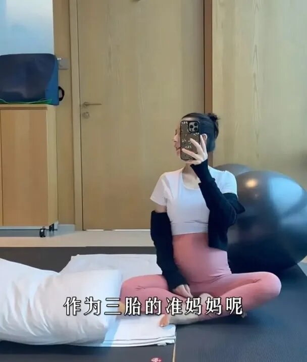 3 方媛個肚勁凸，密密做運動。.jpg