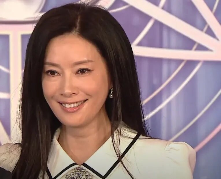 5  51歲的陳祉妤保養得宜，散發貴氣。（YouTube@TVB 娛樂新聞台）.jpg