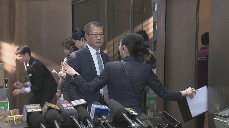 李家超赴京出席抗戰勝利紀念活動 陳茂波及林定國等隨行.jpg