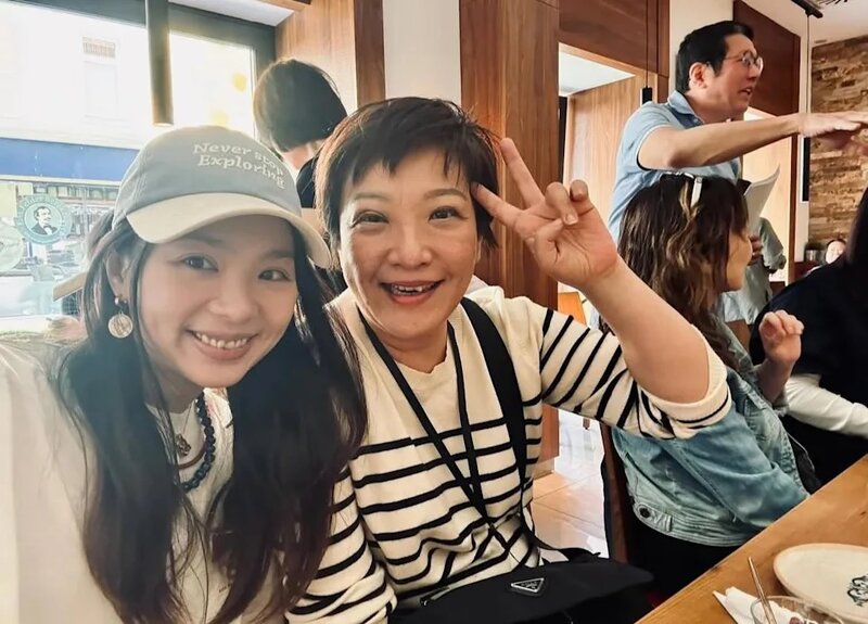 3 早前黃呈欣到加拿大，並與演藝師姐劉雅麗見面.jpg