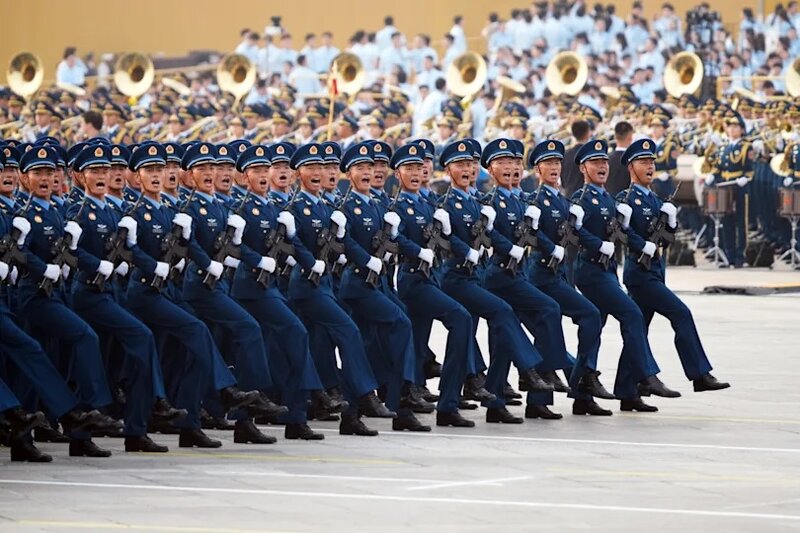 9月3日中國人民解放軍一徒步方隊在天安門廣場接受檢閱。.jpg