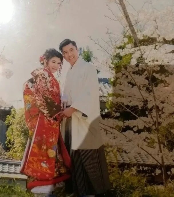 4 李偉健今次激罕晒婚照。.jpg