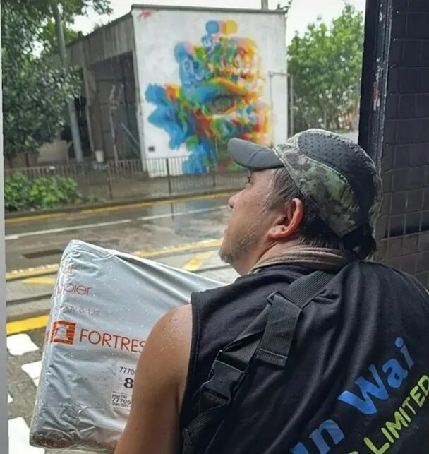 4 做速遞員，見佢老咗好多！.jpg