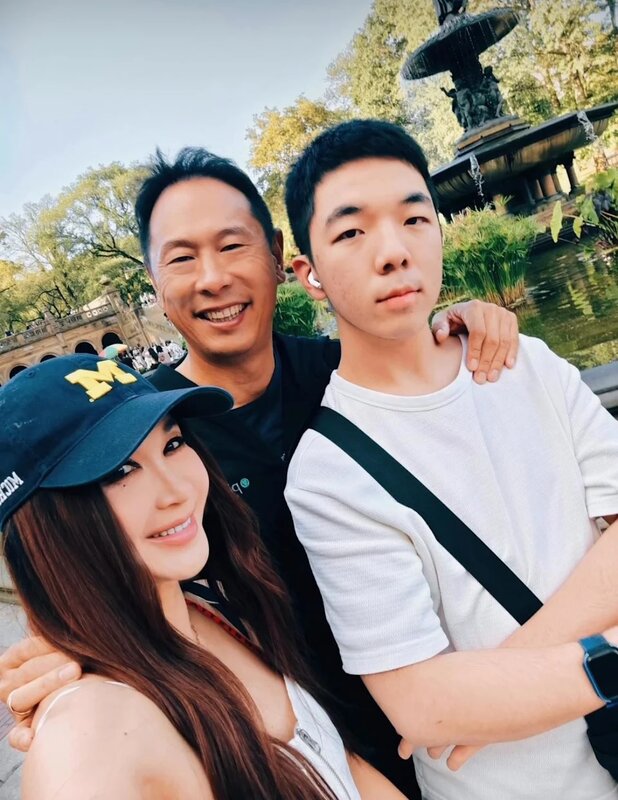 3 溫碧霞同老公呢期陪埋仔仔返美國開學.jpg