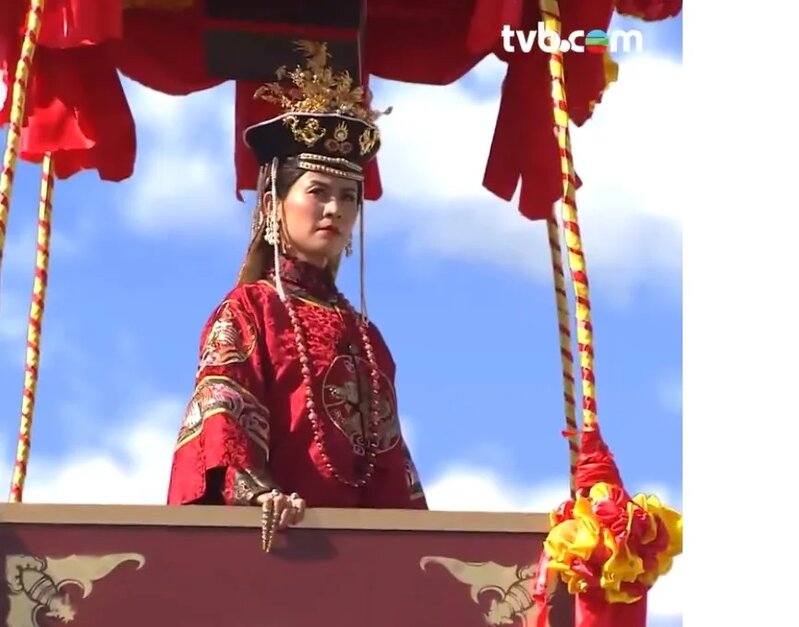 6 宣萱在《萬凰之王》坐熱氣球的片段被熱傳，網民笑稱她是唯一登上熱氣球的市民。（IG.jpg