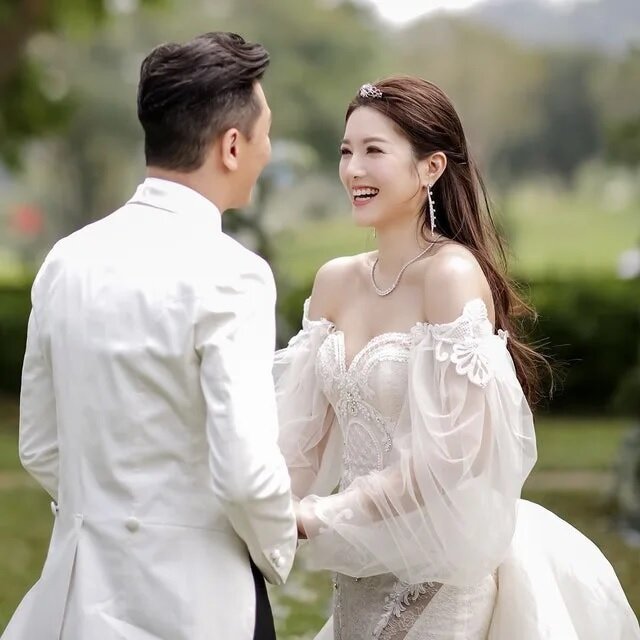 2 苟芸慧與錫礦大王後人兼賽車手陸漢洋於2018年結婚，但捱不過七年之癢，終離婚收場，.jpg