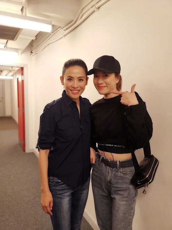 3 一直有傳宣萱因不滿張可頤遲到而一度交惡，2019年張可頤曾經去捧場睇宣萱嘅舞台劇，.jpg