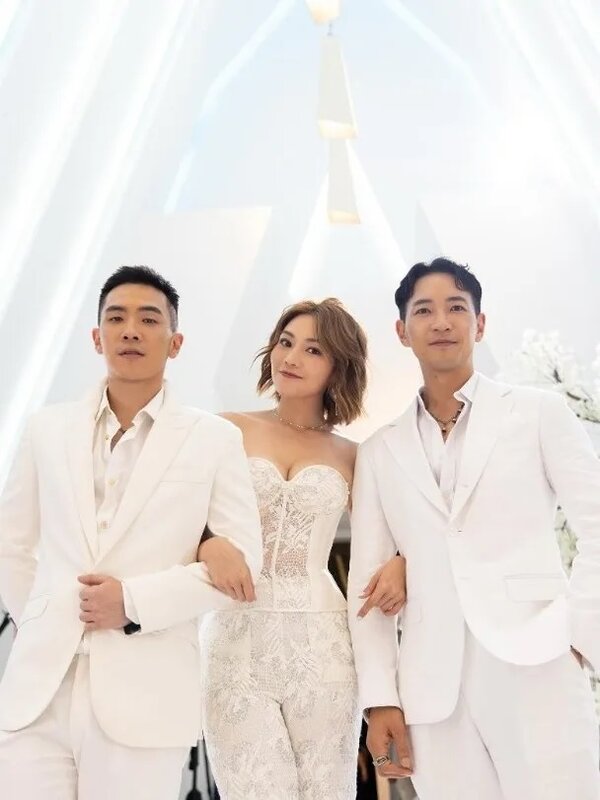 3 關嘉敏替細John（左）講好說話。.jpg