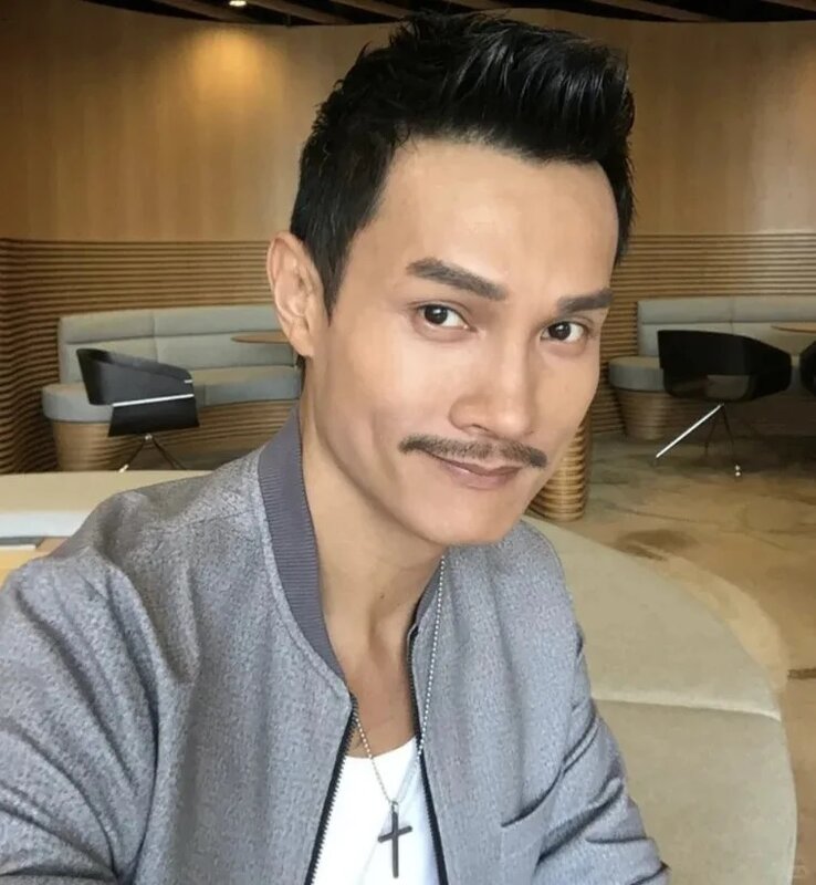 7 何俊軒曾是TVB著名綠葉，曾演過許多惡人及警察角色，因而獲封「御用警察」、「御用.jpg