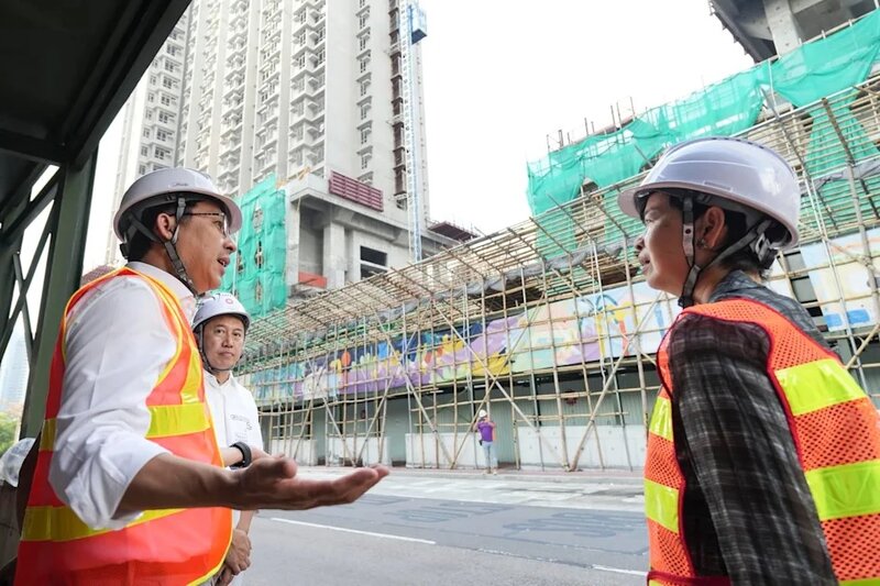樺加沙襲港｜何永賢等人視察公屋、簡約公屋及過渡性房屋應對超強颱風情況.jpg