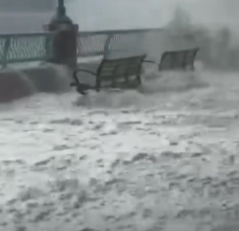 樺加沙打風｜兩女子被指帶小童海怡半島觀浪 涉疏忽照顧兒童被捕.jpg