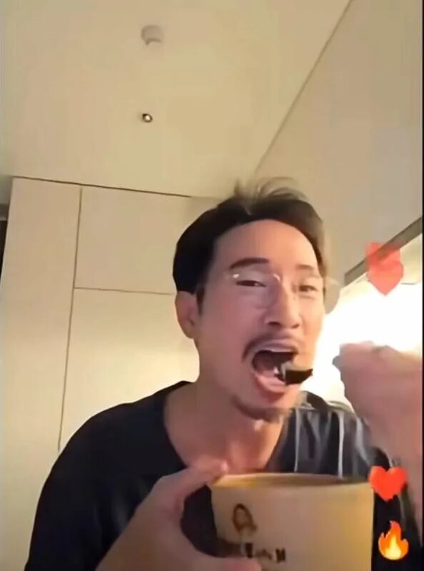 3 陳豪太肚餓 食了一口.jpg